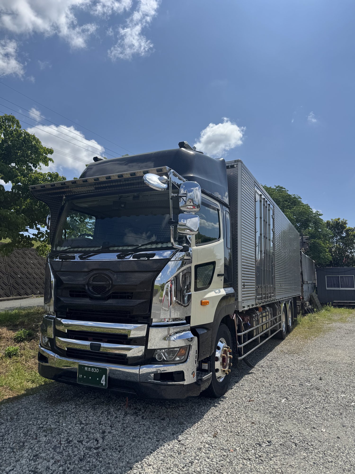 大型ウイング車